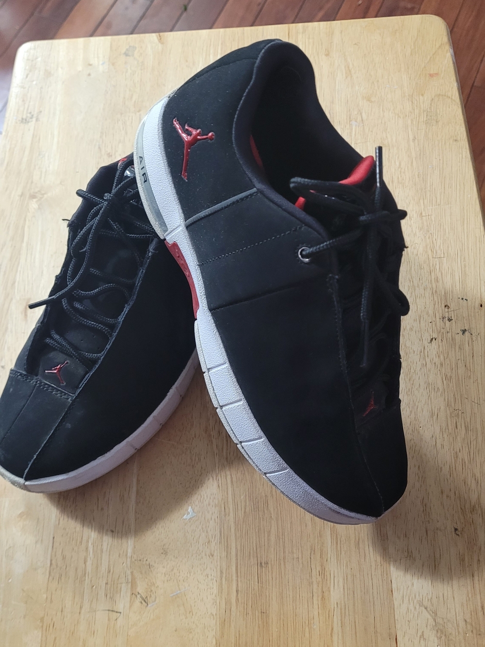 Jordan Youth Casual Black/Red Low-Top Sneakers